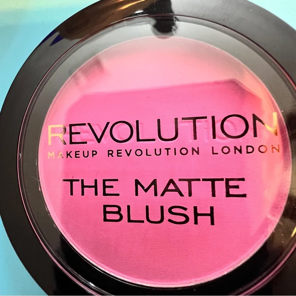 Makeup Revolution Matte Blush “Divine”